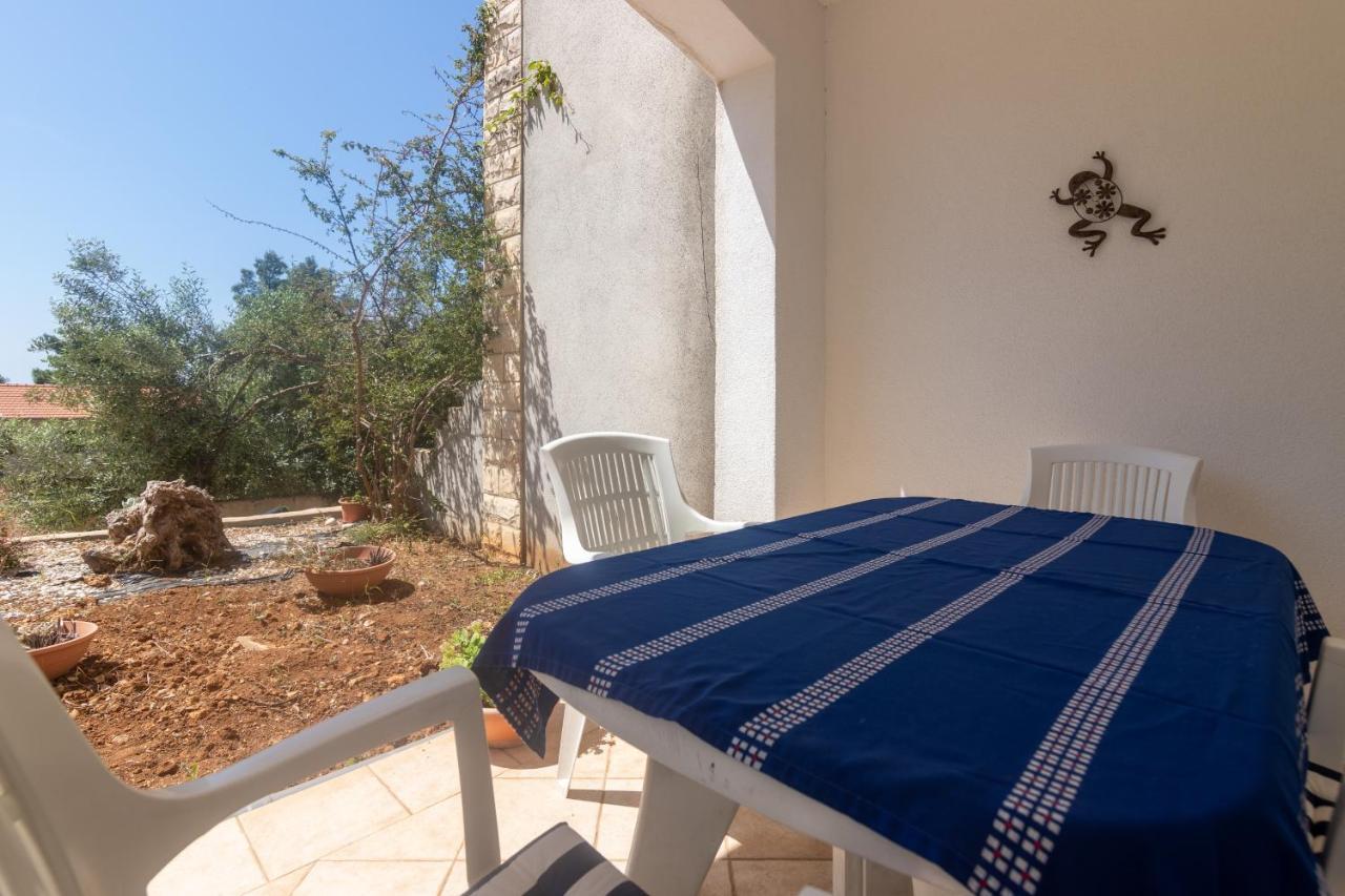 Apartments With A Parking Space Ivan Dolac, Hvar - 15784 Exterior foto